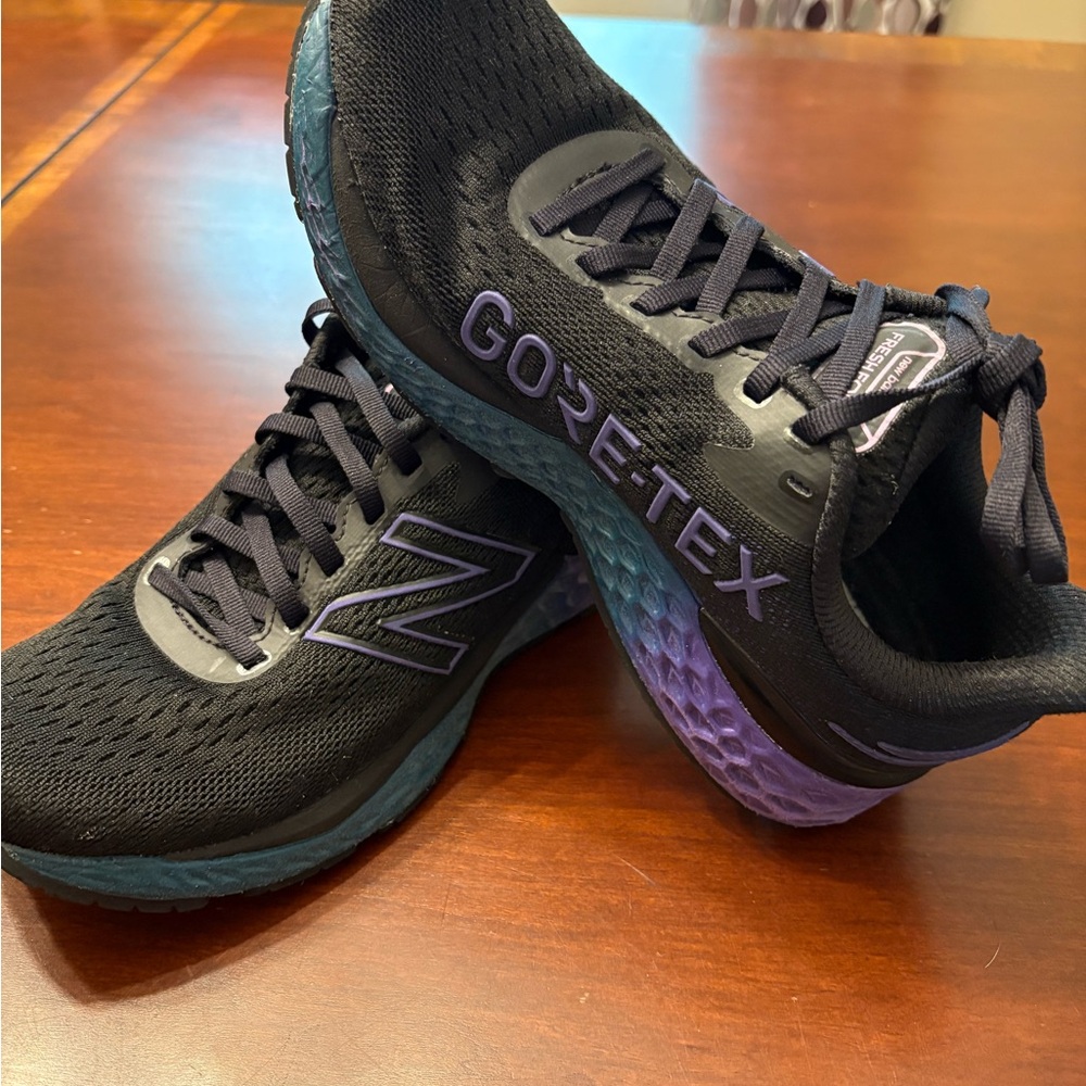 New Balance Fresh Foam 880X11 GORTEX Black and Lavender/Teal Running Shoes